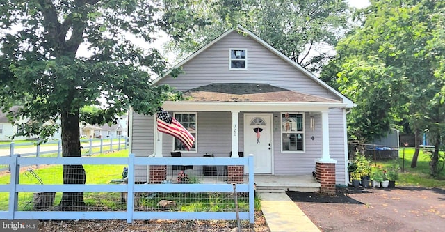 320 Third St, Fredericksburg, VA 22408 - bungalow-style home featuring a porch and a shingled roof