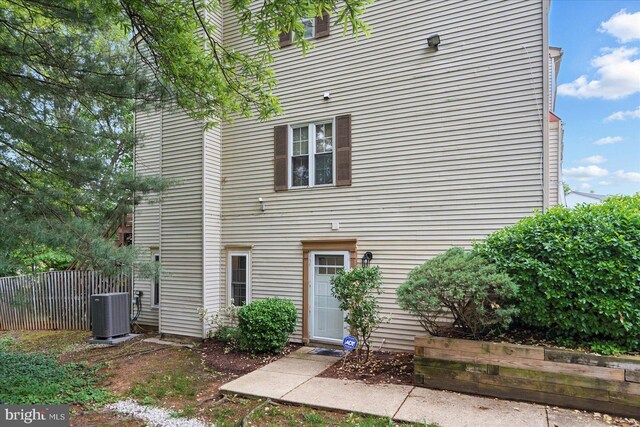7100 Cipriano Springs Dr, Lanham, MD 20706 - back of property with central air condition unit