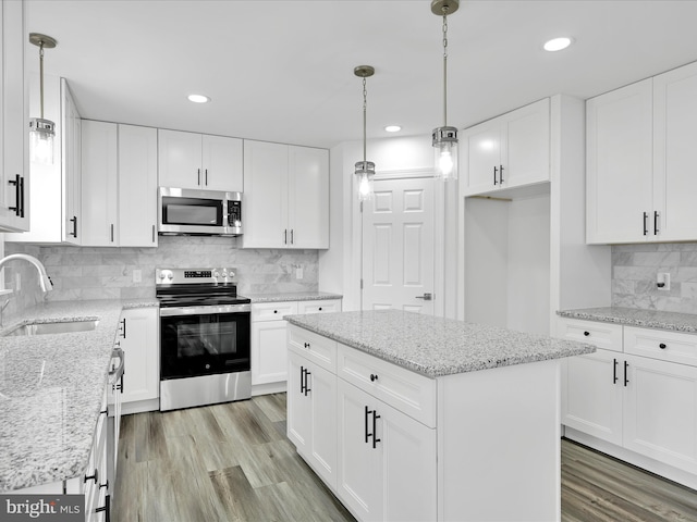 1026 Indian Dr, Auburn, PA 17922 - kitchen featuring appliances with stainless steel finishes, a sink, recessed lighting, decorative backsplash, and a kitchen island