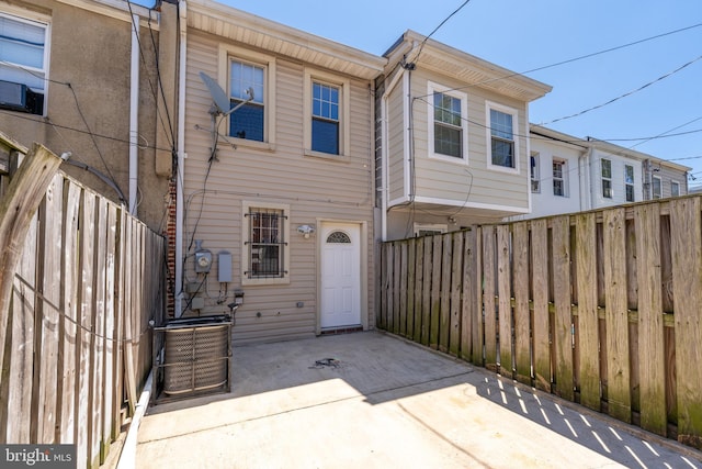 230 N Port St, Baltimore, MD 21224 - back of property featuring a patio
