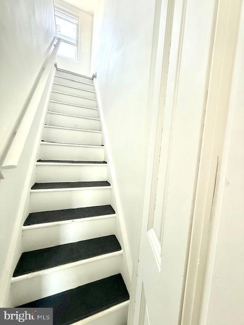1343 Muhlenberg St, Reading, PA 19602 - view of staircase
