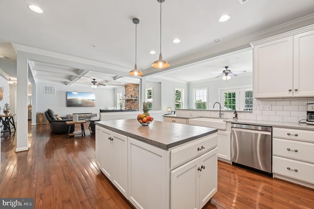 2425 Ellies Way W, Friendship, MD 21794 - kitchen with dishwasher, ceiling fan, a sink, open floor plan, and recessed lighting
