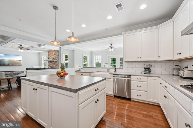 2425 Ellies Way W, Friendship, MD 21794 - kitchen featuring dishwasher, ceiling fan, a sink, recessed lighting, and wood-type flooring
