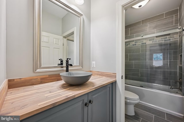 2425 Ellies Way W, Friendship, MD 21794 - bathroom featuring vanity, toilet, and bathing tub / shower combination