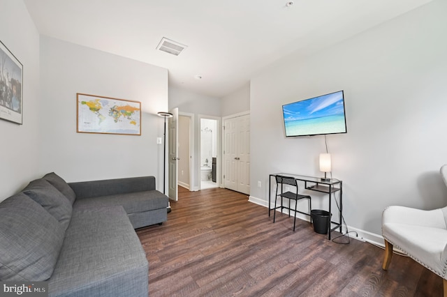 2425 Ellies Way W, Friendship, MD 21794 - living area featuring wood finished floors and baseboards