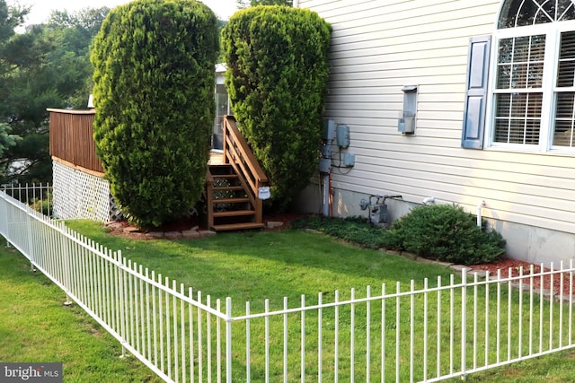 467 Luella Dr, Kutztown, PA 19530 - fenced backyard featuring stairway