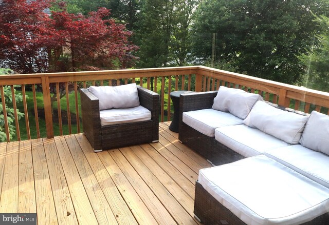 467 Luella Dr, Kutztown, PA 19530 - wooden deck with an outdoor living space