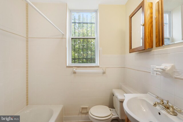 2400 Druid Hill Ave, Baltimore, MD 21217 - bathroom featuring tile walls and a wainscoted wall