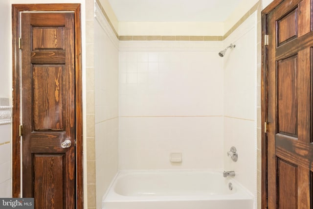 2400 Druid Hill Ave, Baltimore, MD 21217 - bathroom featuring shower / tub combination