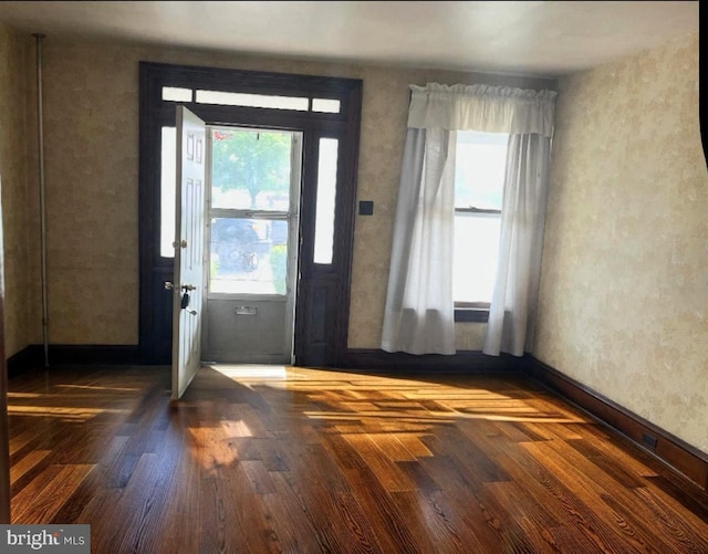 770 Baltimore St, Hanover, PA 17331 - foyer with wood finished floors and baseboards