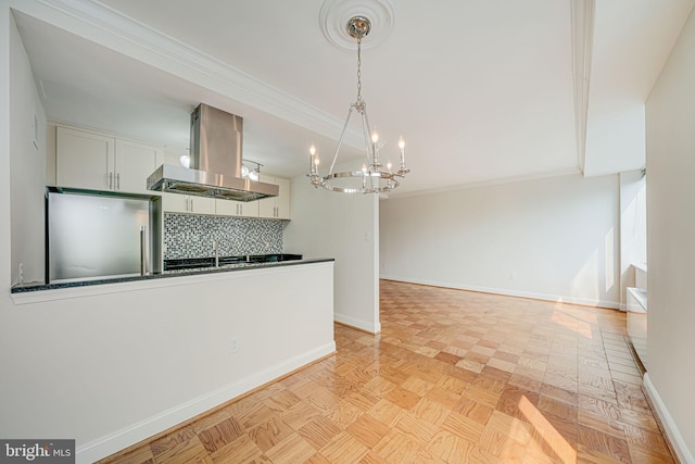 4390 Lorcom Ln Unit 810, Arlington, VA 22207 - kitchen with stainless steel fridge, island exhaust hood, crown molding, a chandelier, and baseboards