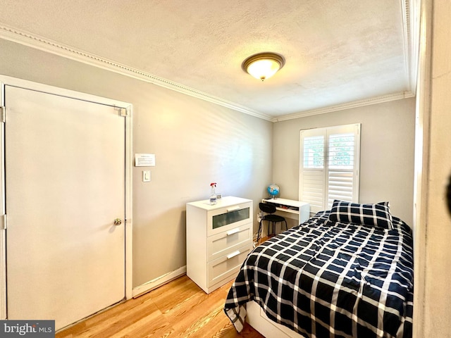 211 Franklin Ave, Berlin, NJ 08009 - bedroom featuring ornamental molding, light wood-type flooring, and a textured ceiling