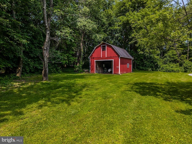 1034-1040 Twin County Rd, Honey Brook, PA 19344 - view of grassy yard featuring an outbuilding, a detached garage, and a forest view