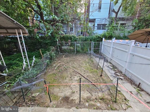 634 N 56th St, Philadelphia, PA 19131 - view of yard