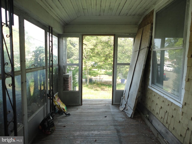 11 W Glendale Ave, Pleasantville, NJ 08232 - unfurnished sunroom with vaulted ceiling