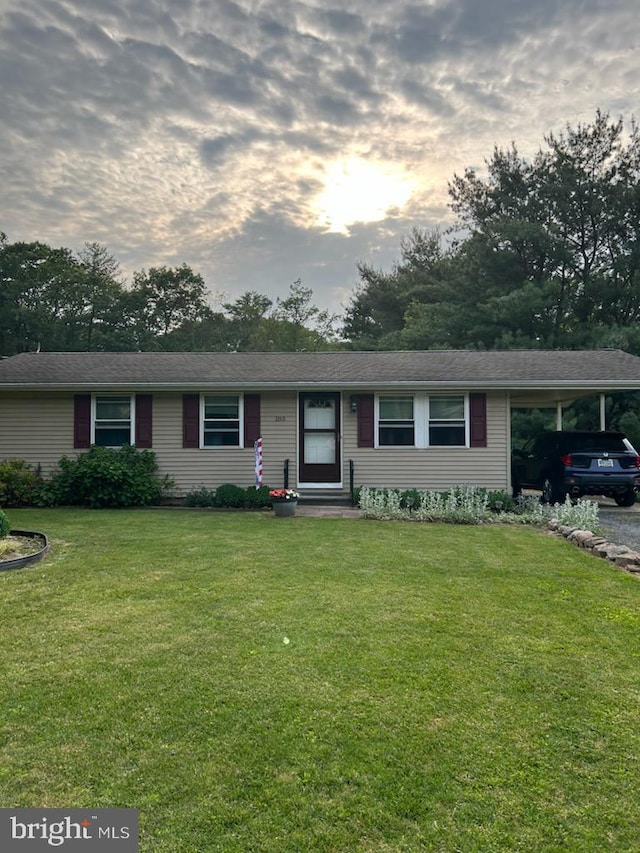 186 Navajo Dr, Auburn, PA 17922 - single story home featuring a lawn, entry steps, and a carport