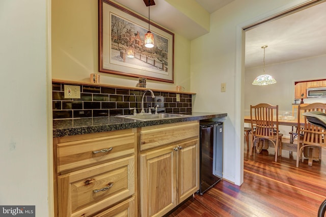 3130 Ashwood Dr, Dunkirk, MD 20754 - kitchen featuring a sink, beverage cooler, dark wood-style floors, stainless steel microwave, and tasteful backsplash