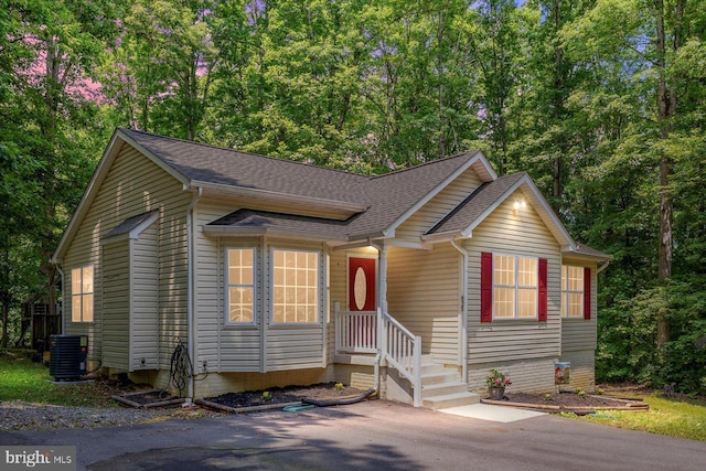 835 Campers Ln, Ruther Glen, VA 22546 - view of front of home featuring a shingled roof and central AC unit