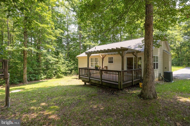 835 Campers Ln, Ruther Glen, VA 22546 - view of front facade featuring a pergola, a deck, cooling unit, and a front lawn