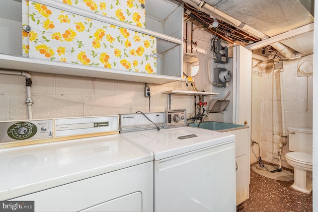 934 Circle Dr, Baltimore, MD 21227 - laundry room with washer and dryer