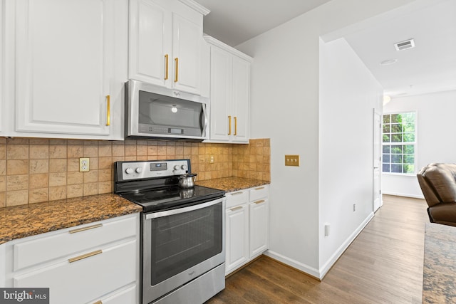 14842 Mason Creek Cir, Woodbridge, VA 22191 - kitchen with stainless steel appliances, dark wood-style floors, open floor plan, dark stone counters, and tasteful backsplash