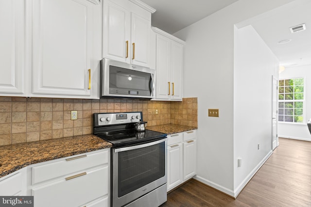 14842 Mason Creek Cir, Woodbridge, VA 22191 - kitchen featuring appliances with stainless steel finishes, dark wood-style floors, white cabinetry, backsplash, and baseboards