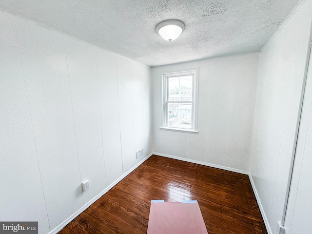 2714 N Pine St, Wilmington, DE 19802 - unfurnished room with hardwood / wood-style floors, a textured ceiling, and baseboards