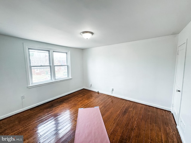 2714 N Pine St, Wilmington, DE 19802 - unfurnished room with dark wood-style flooring and baseboards