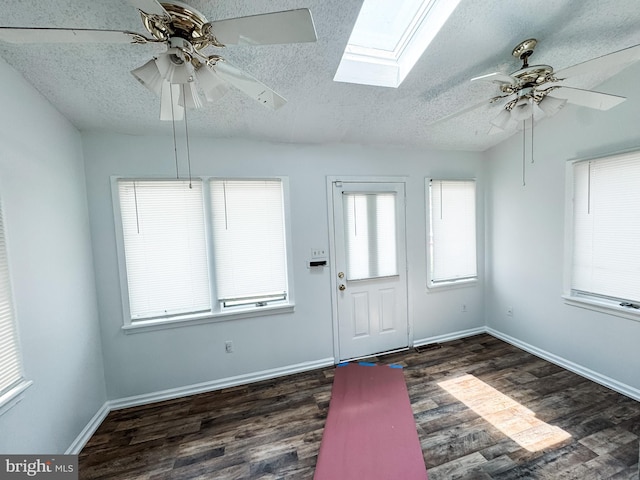 2714 N Pine St, Wilmington, DE 19802 - entrance foyer with a ceiling fan, a textured ceiling, wood finished floors, a skylight, and baseboards