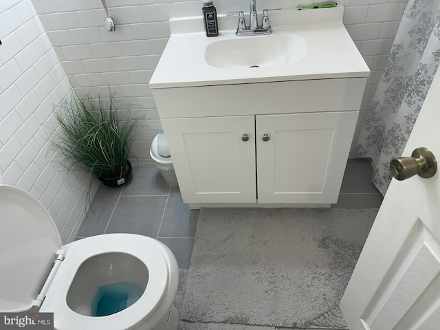 7525 Calvert St, Philadelphia, PA 19152 - bathroom with toilet, tile walls, vanity, and tile patterned flooring