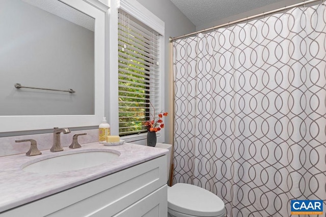 32 Stony Cove Ln, Wintergreen Resort, VA 22967 - full bathroom featuring vanity, a textured ceiling, toilet, and curtained shower