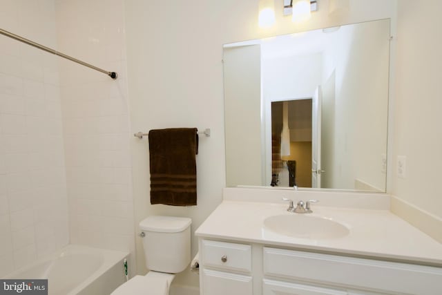 45401 Daveno Sq, Sterling, VA 20164 - bathroom featuring toilet, vanity, and shower / tub combination