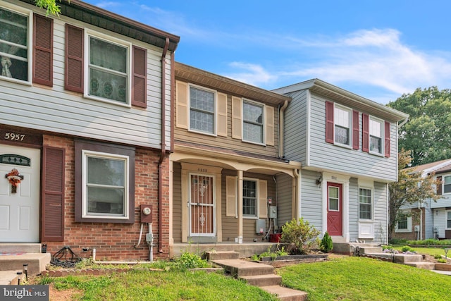 5959 Rowanberry Dr Unit 8E, Elkridge, MD 21075 - multi unit property featuring a porch, a front yard, and brick siding