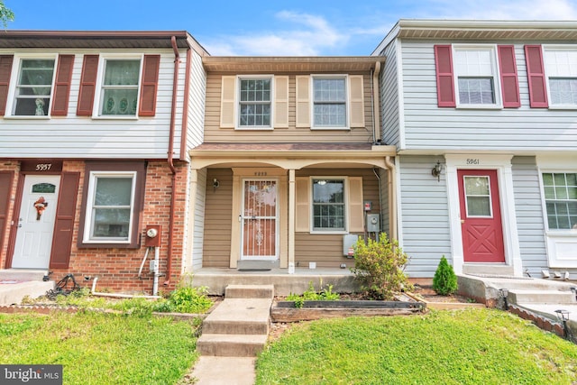 5959 Rowanberry Dr Unit 8E, Elkridge, MD 21075 - multi unit property with a front yard and covered porch
