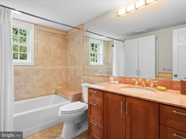 3725 N Delaware St, Arlington, VA 22207 - full bath featuring vanity, shower / bath combo with shower curtain, and toilet