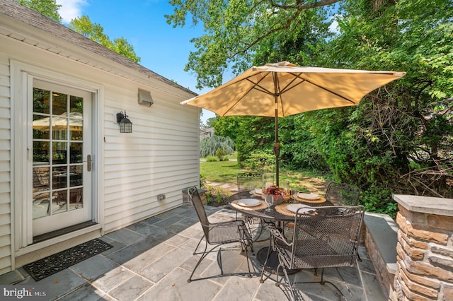 653 Broad Acres Rd, Penn Valley, PA 19072 - view of patio with outdoor dining space