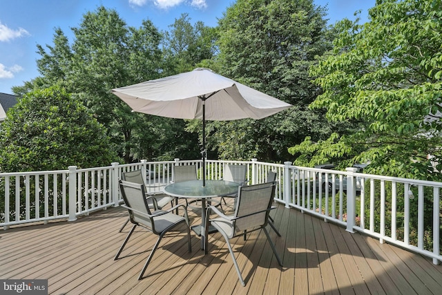 6321 Wilmington Dr, Burke, VA 22015 - deck with outdoor dining space