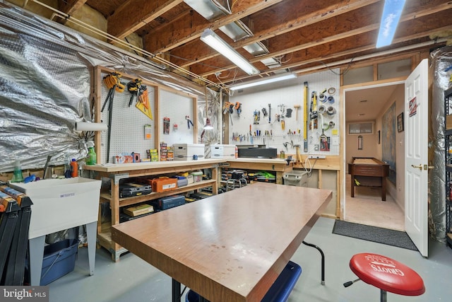6321 Wilmington Dr, Burke, VA 22015 - basement featuring a workshop area