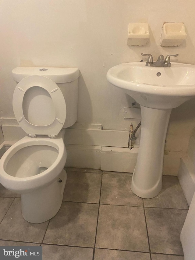 2919 Baker St, Baltimore, MD 21216 - bathroom featuring toilet, tile patterned floors, and a sink