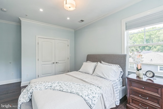 3112 Lancer Dr, Hyattsville, MD 20782 - bedroom featuring crown molding, dark wood-style floors, a closet, and recessed lighting