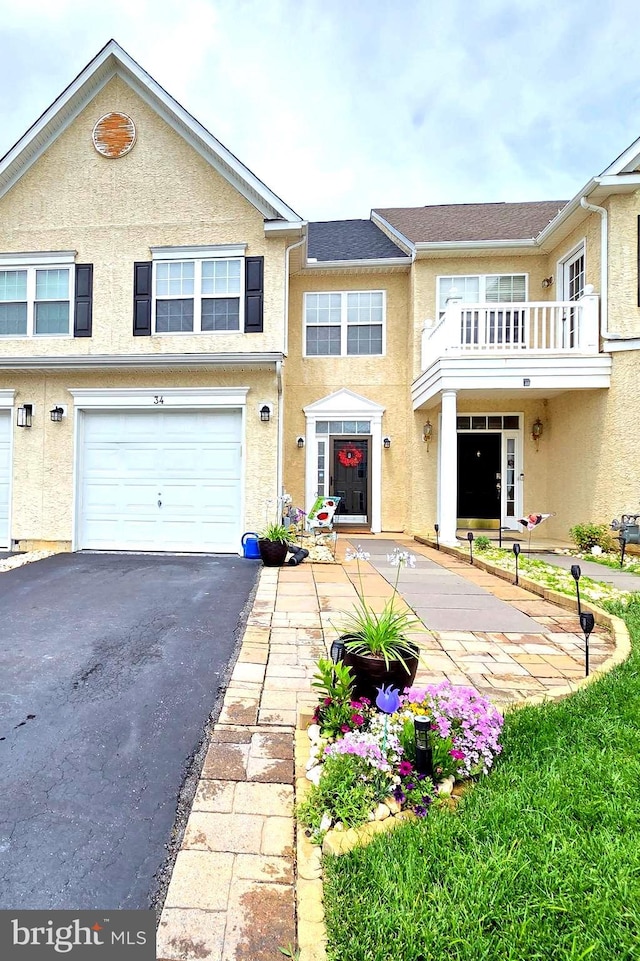 34 Springfield Cir, Middletown, DE 19709 - multi unit property featuring stucco siding, driveway, and a garage