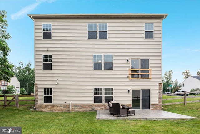 890 Shadows Dr, Front Royal, VA 22630 - back of house with a patio