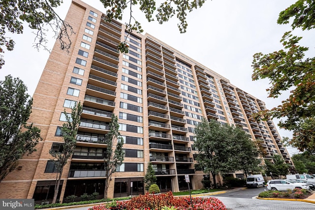 3713 S George Mason Dr Unit 713, Falls Church, VA 22041 - view of apartment building / complex