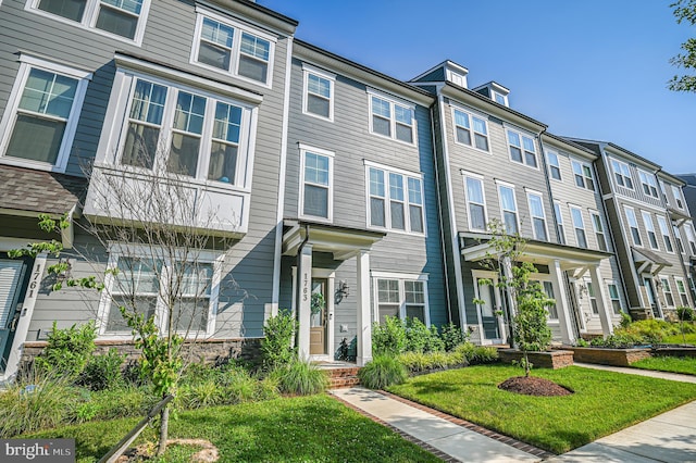 1763 Hickory Woods Rd, Dumfries, VA 22026 - townhome / multi-family property featuring a residential view and a front yard