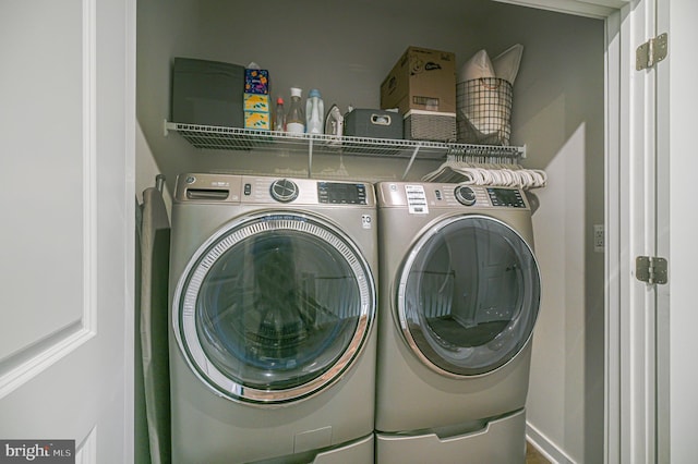 1763 Hickory Woods Rd, Dumfries, VA 22026 - laundry area with washer and dryer