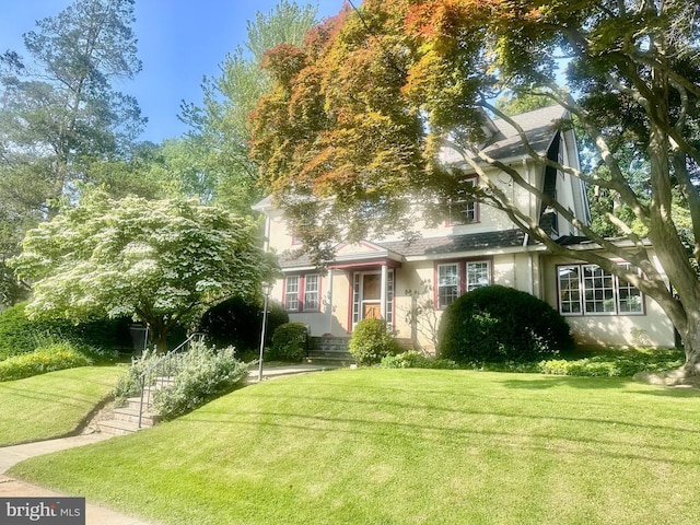 607 Harper Ave, Drexel Hill, PA 19026 - view of front of property with a front yard and stucco siding