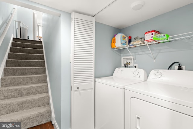 206 E Randall St, Baltimore, MD 21230 - laundry area featuring washer and dryer and wood finished floors
