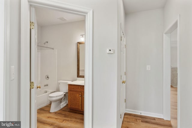 35510 Somerset Ridge Rd, Locust Grove, VA 22508 - bathroom with vanity, shower / bathtub combination, and wood finished floors