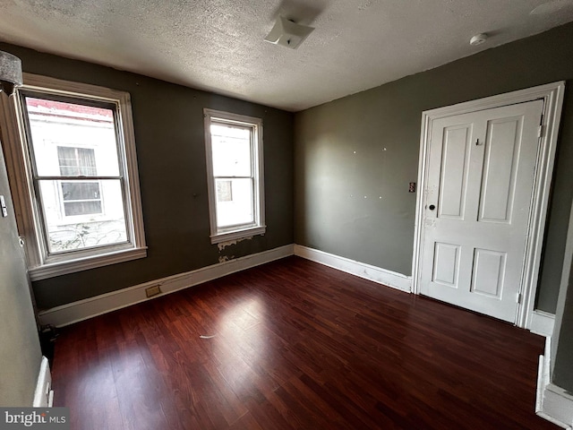 342 S 4th St, Reading, PA 19602 - spare room with wood finished floors, a textured ceiling, baseboards, and a smoke detector