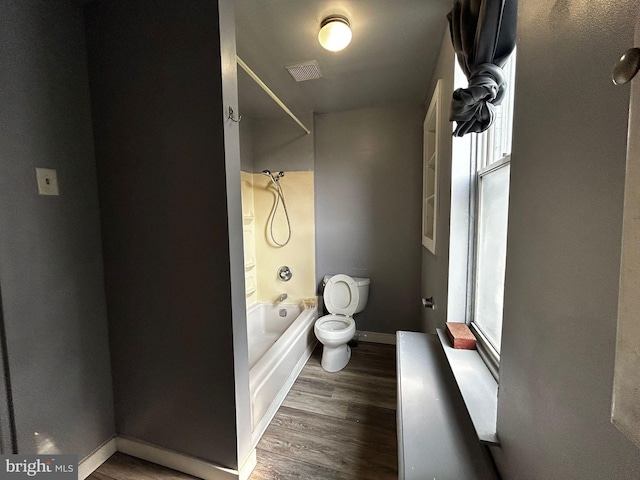 342 S 4th St, Reading, PA 19602 - bathroom with toilet, bathtub / shower combination, wood finished floors, and baseboards